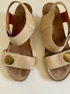 Taos Carousel 2 Leather Wedge Sandals Beige Comfort EU 39 US 8.5